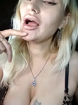 Snapshot of Freya_Milf chatting on September 19, 7:02 pm Freya Milf online show from September 19, 7:02 pm