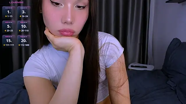 Kaia Sunshine Mia online show from January 6, 2:43 pm