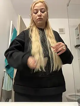 AllysonK online show from April 28, 11:03 am