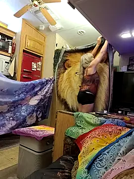 annika lately online show from March 4, 3:02 am