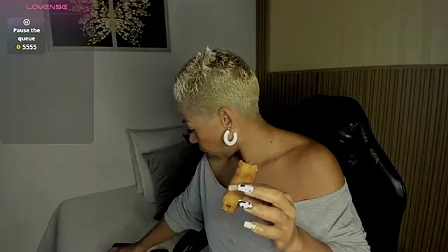 summer night  online show from March 8, 1:04 pm