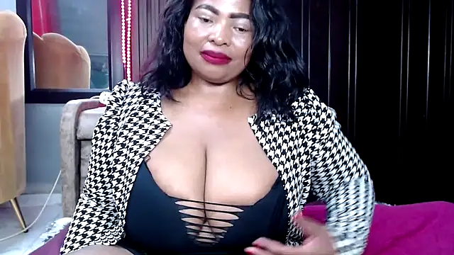 black barbie4u online show from February 15, 9:25 pm