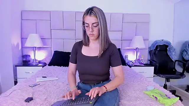 IsisLoveyes  online show from February 2, 10:31 pm