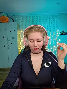 D0nna  online show from April 25, 2:58 pm