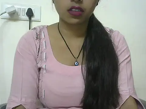 Snapshot of momo_lov chatting on October 6, 5:57 am momo lov online show from October 6, 5:57 am