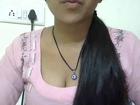 Snapshot of momo_lov chatting on October 18, 5:10 am momo lov online show from October 18, 5:10 am