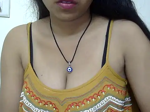 Snapshot of momo_lov chatting on October 14, 10:29 am momo lov online show from October 14, 10:29 am