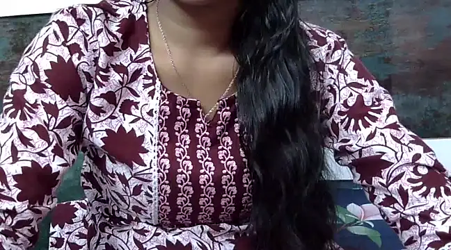 Snapshot of momo_lov chatting on December 2, 7:10 am momo lov online show from December 2, 7:10 am