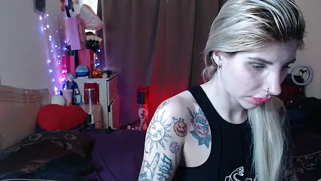 Snapshot of BLACKPeonyy chatting on October 12, 8:17 am BLACKPeonyy online show from October 12, 8:17 am