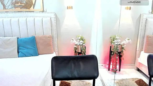  alaiasmile  online show from April 27, 7:22 pm