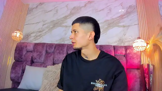 kendalltaylorr online show from April 29, 2:59 am