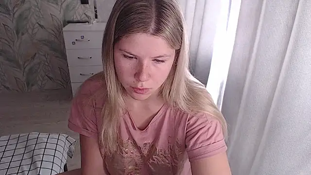 Snapshot of MelissaXKinky chatting on October 19, 6:26 am MelissaXKinky online show from October 19, 6:26 am