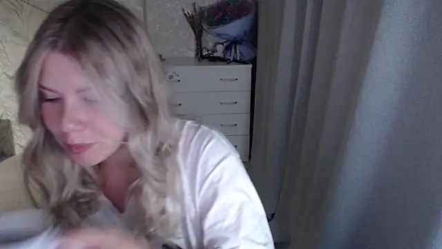 Snapshot of MelissaXKinky chatting on September 28, 5:40 pm MelissaXKinky online show from September 28, 5:40 pm