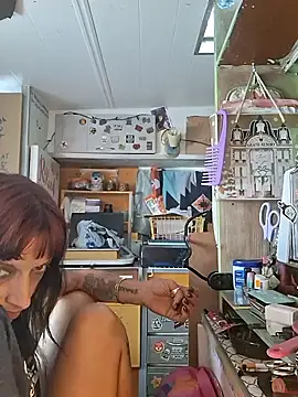 whitetrashdirtyslut online show from June 17, 4:30 pm