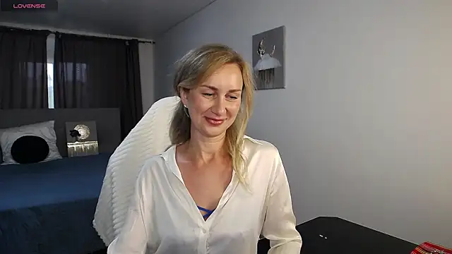 Vanessa Nowak online show from July 5, 1:39 pm