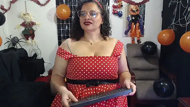 Snapshot of Aleja_Gonzales chatting on October 26, 4:19 am Aleja Gonzales online show from October 26, 4:19 am