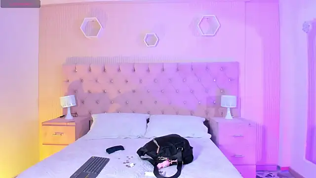 Agathaargent  online show from November 3, 4:49 am