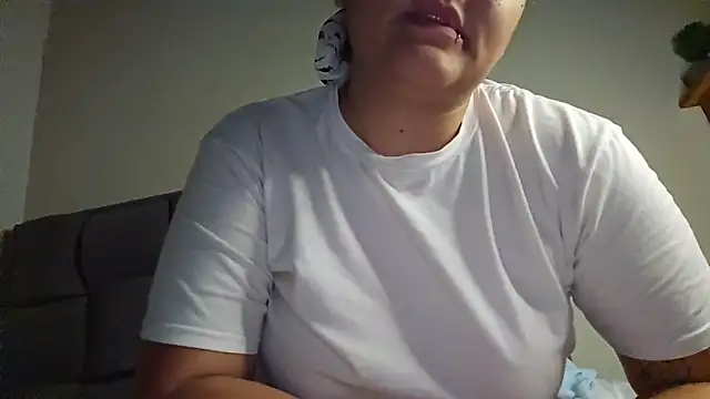 Laura77  online show from November 16, 5:53 am