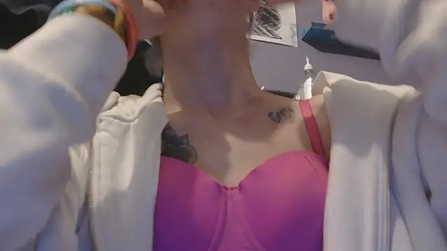 Snapshot of watermellonpussy chatting on October 18, 9:05 pm watermellonpussy online show from October 18, 9:05 pm