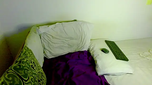 samanta r  online show from April 16, 8:30 pm