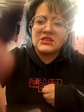 lucky-leah online show from June 3, 3:51 am