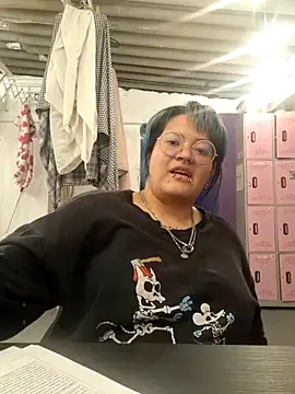 lucky-leah online show from June 5, 4:05 am
