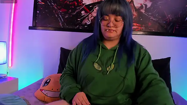 lucky-leah online show from April 25, 4:37 am