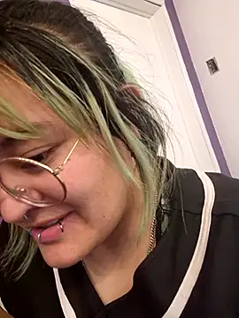 lucky-leah online show from October 2, 4:06 am