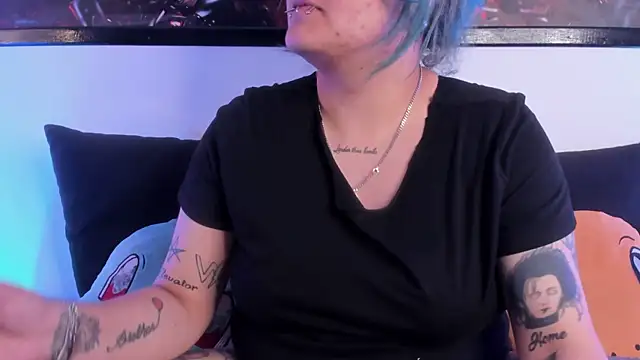 lucky-leah online show from April 22, 4:20 am