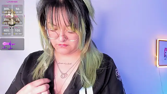 lucky-leah online show from November 9, 5:25 am