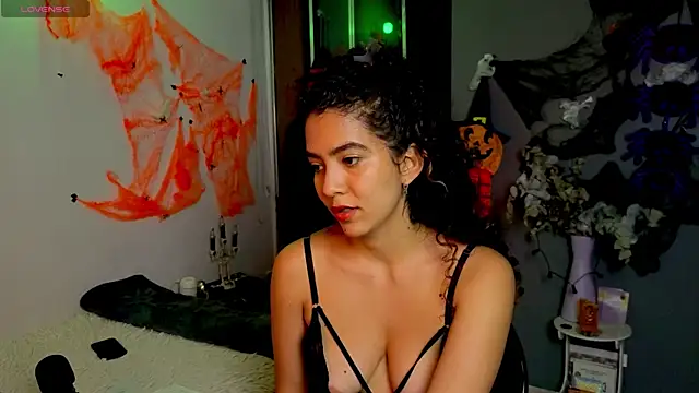 Snapshot of Maithe_Perroni chatting on October 18, 12:57 am Maithe Perroni online show from October 18, 12:57 am