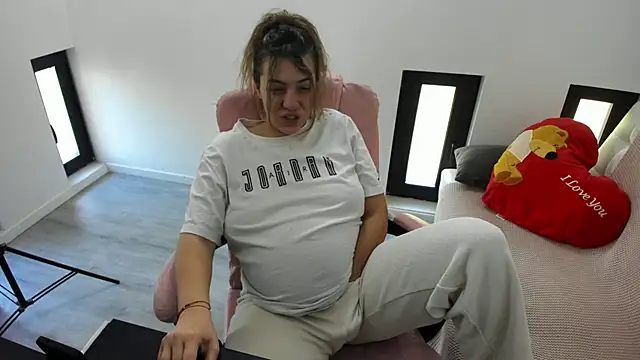 Dyana Kaylinn online show from April 24, 4:59 am