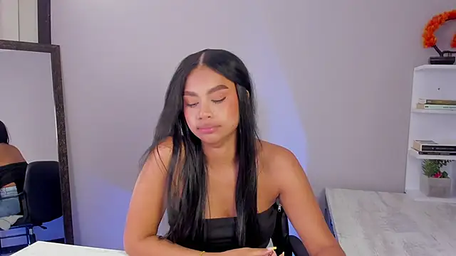 nayah   online show from November 21, 8:00 pm