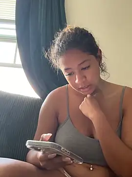 Snapshot of AshleyLoveee chatting on October 16, 8:11 pm AshleyLoveee online show from October 16, 8:11 pm