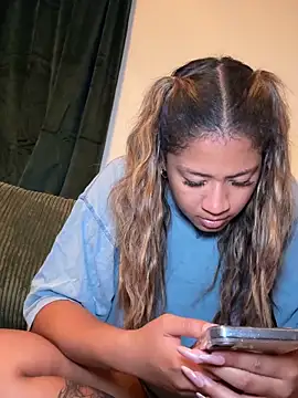 Snapshot of AshleyLoveee chatting on October 12, 1:52 am AshleyLoveee online show from October 12, 1:52 am