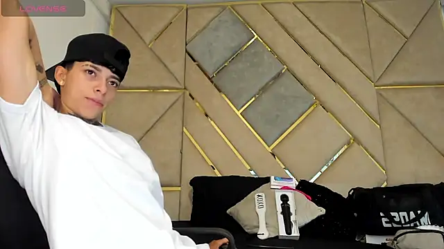 AmberAdams  online show from September 18, 12:37 pm