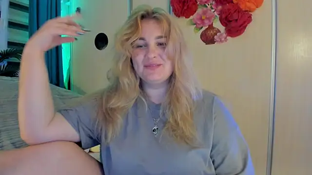 CoraSwon online show from October 25, 11:55 pm