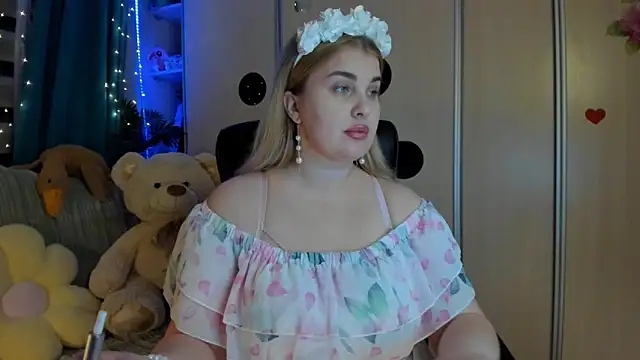 CoraSwon online show from March 1, 4:50 pm