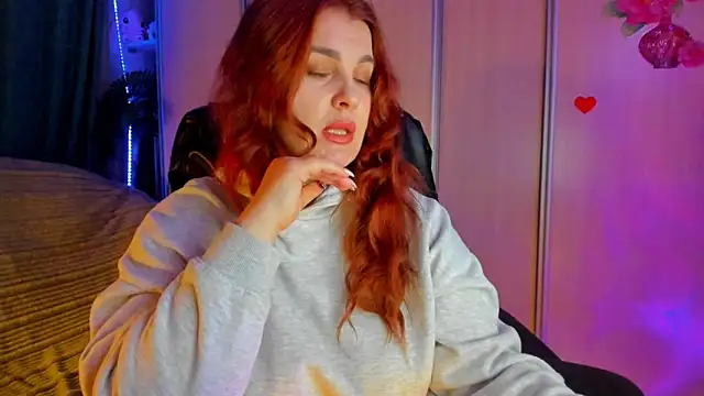 CoraSwon online show from April 21, 6:04 pm