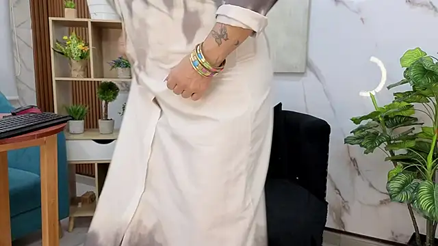 Snapshot of GianellaCox_ chatting on October 14, 1:14 pm GianellaCox online show from October 14, 1:14 pm