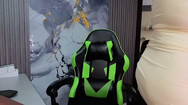 GianellaCox  online show from April 23, 1:02 pm