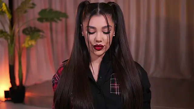 NatyDesiree online show from April 25, 7:11 pm