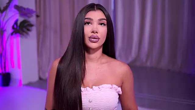 NatyDesiree online show from March 9, 8:01 pm