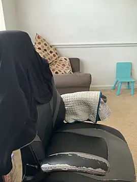 LeyaHoneybuns online show from April 30, 5:40 pm