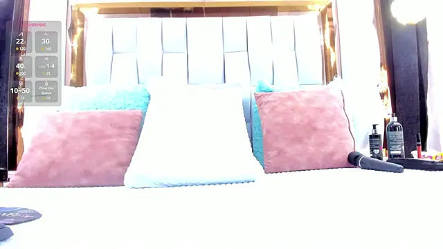 RileySweett online show from October 10, 11:48 am