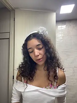 uniquerossie online show from March 10, 9:02 am