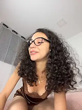 uniquerossie online show from February 19, 8:14 am