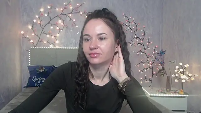 KaraCriegs online show from April 22, 5:32 pm