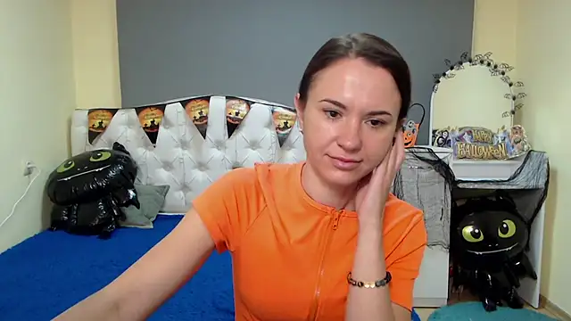 Snapshot of KaraCriegs chatting on October 17, 6:11 pm KaraCriegs online show from October 17, 6:11 pm