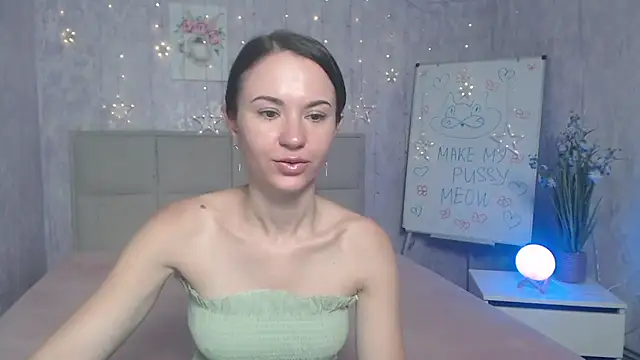 Snapshot of KaraCriegs chatting on September 28, 5:40 pm KaraCriegs online show from September 28, 5:40 pm